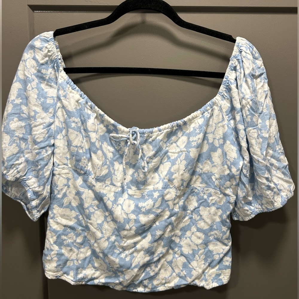 NWT Abercrombie & Fitch | Blue & White top